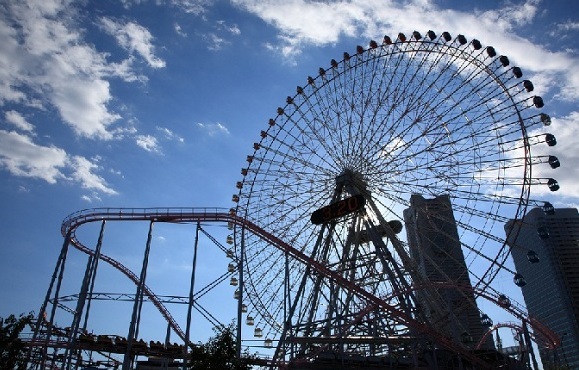 Digital Signage Goes Far in Amusement Parks